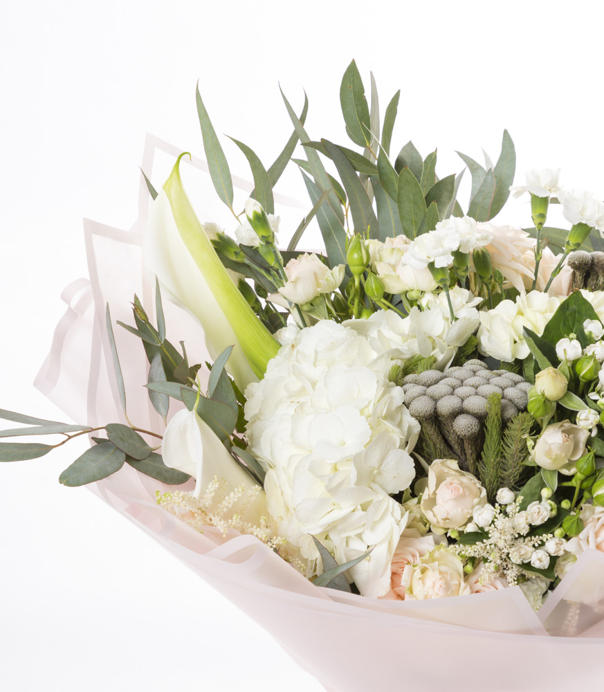 Букет из роз, каллов и гвоздик