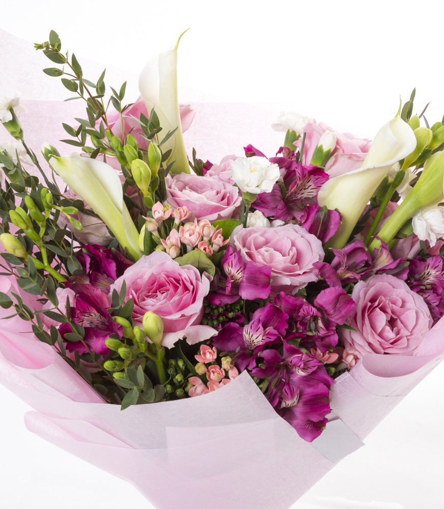 Букет из роз, калл, альстромерии и гвоздик