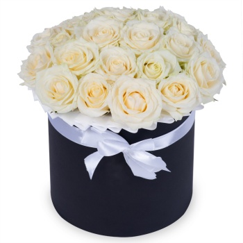 Букет из 25 белых роз premium в черной шляпной коробке