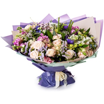 Букет из роз, эустомы и маттиолы