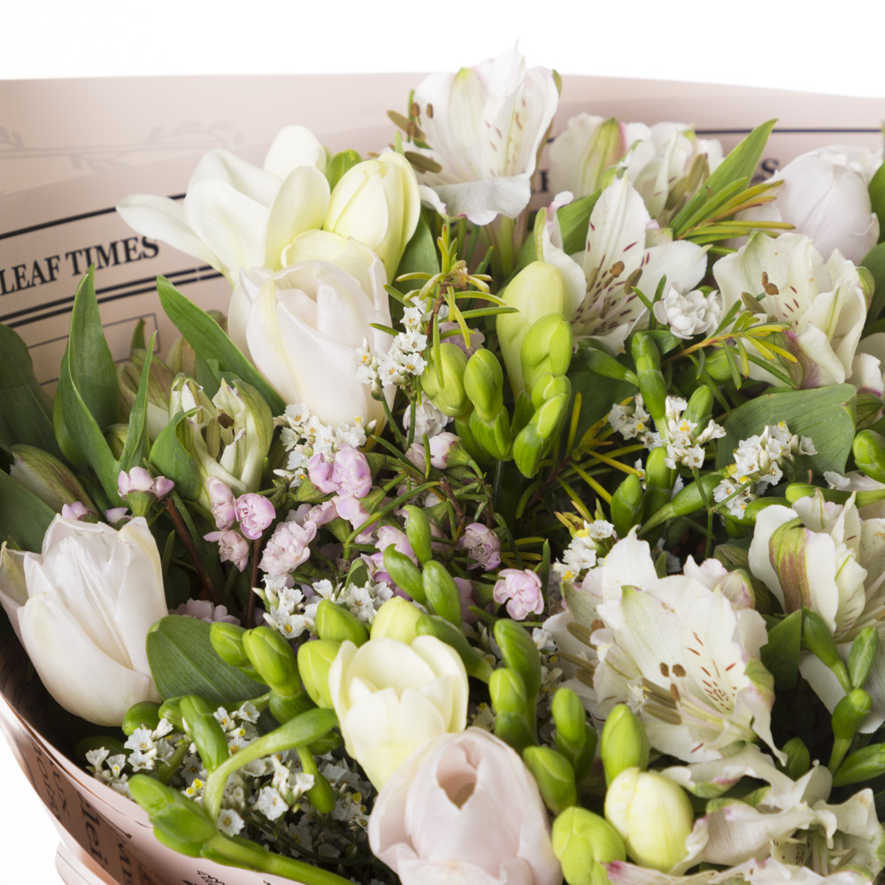 Букет из тюльпанов, фрезии и альстромерии