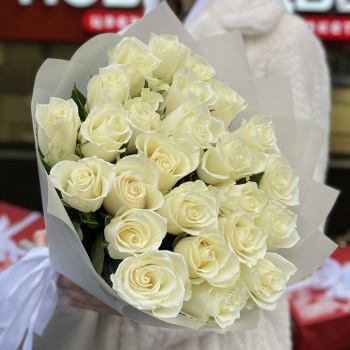 25 белых роз Эквадор 70 см