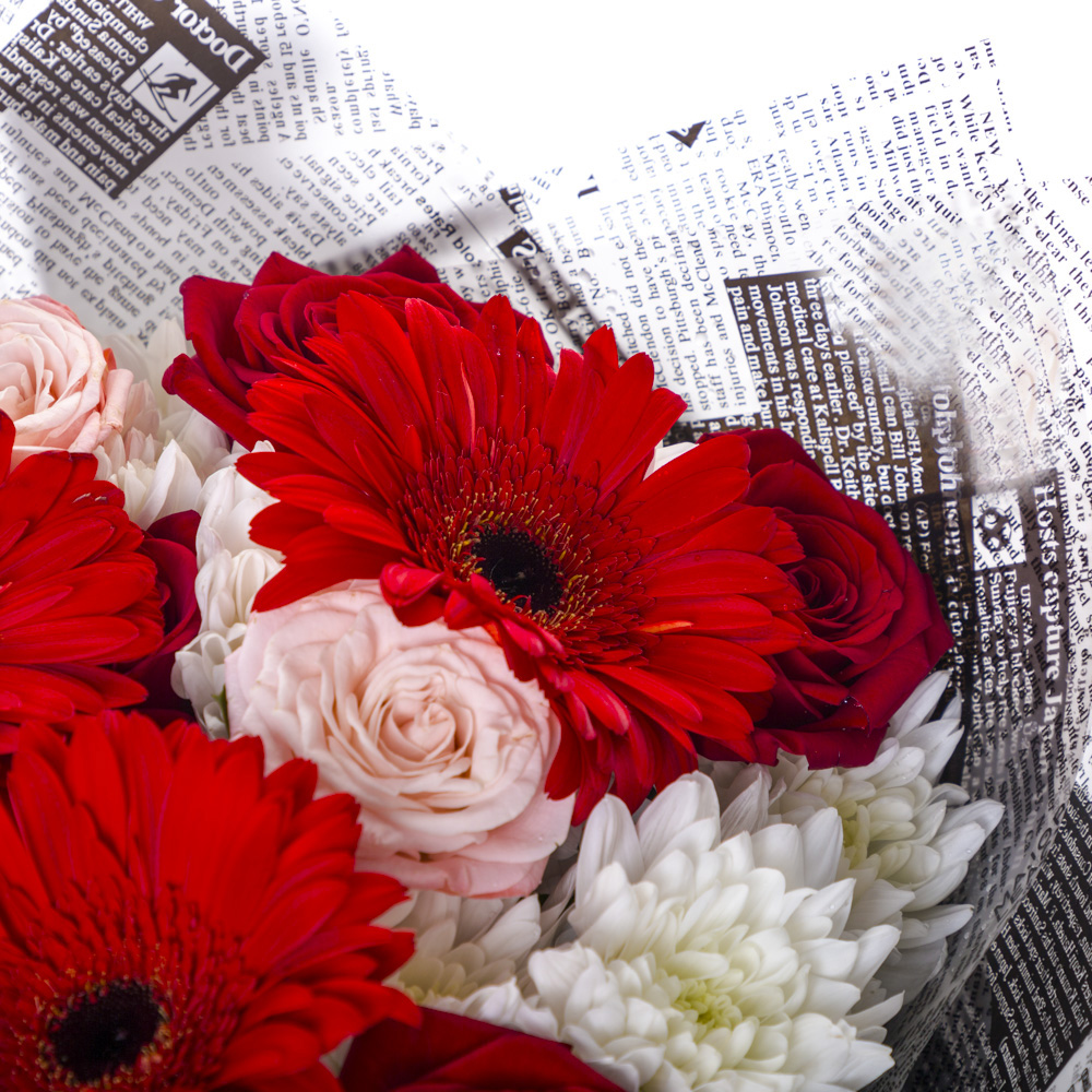 Букет из роз, хризантем и гербер