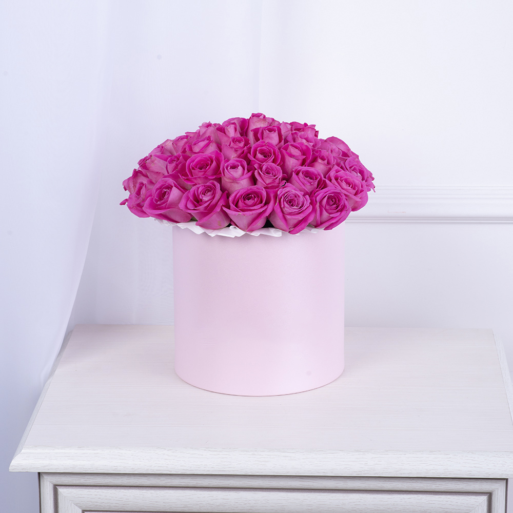 Букет из 35 розовых роз в розовой шляпной коробке