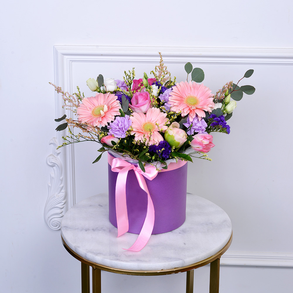 Букет из роз, эустом и гвоздик