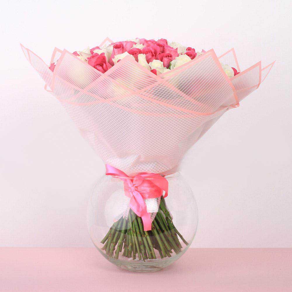 Букет из 101 розовой и белой розы