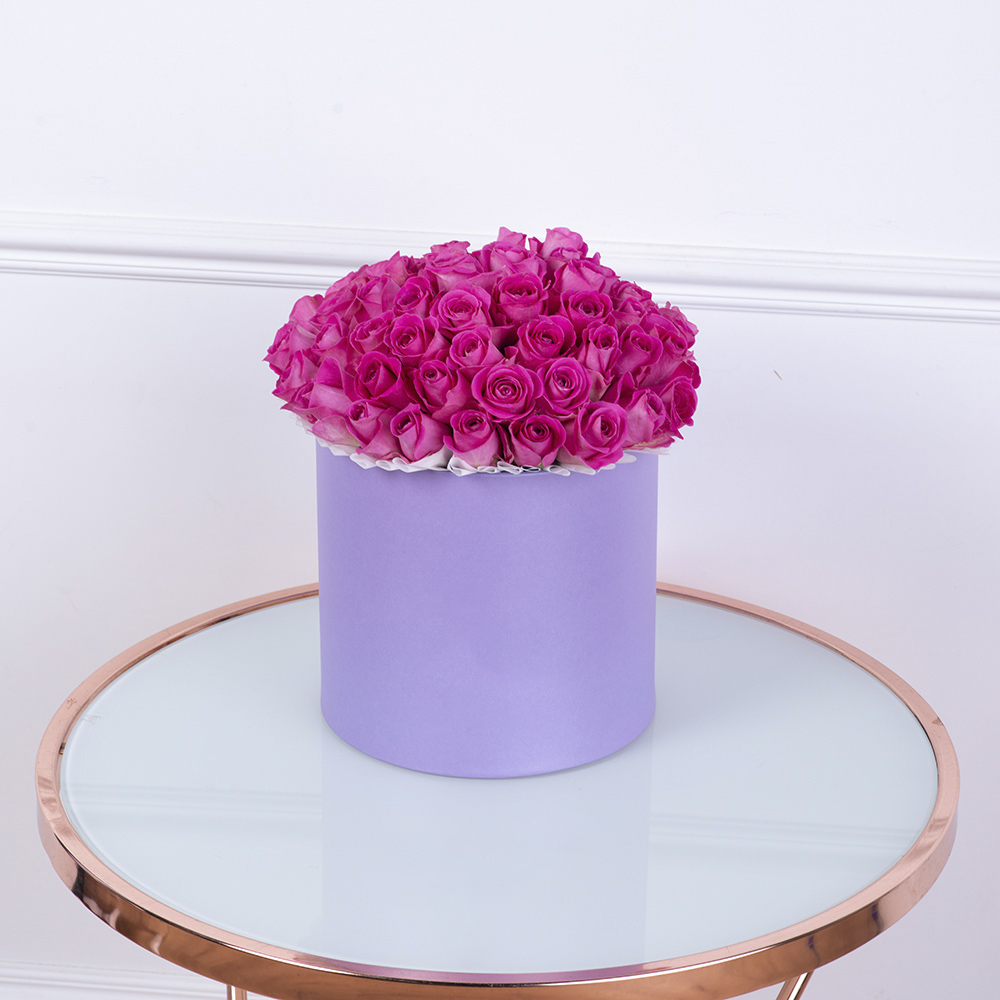 Букет из 51 розовой розы в фиолетовой шляпной коробке