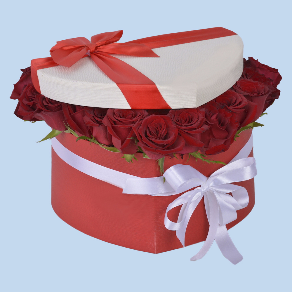 51 красная роза в коробке в форме сердца