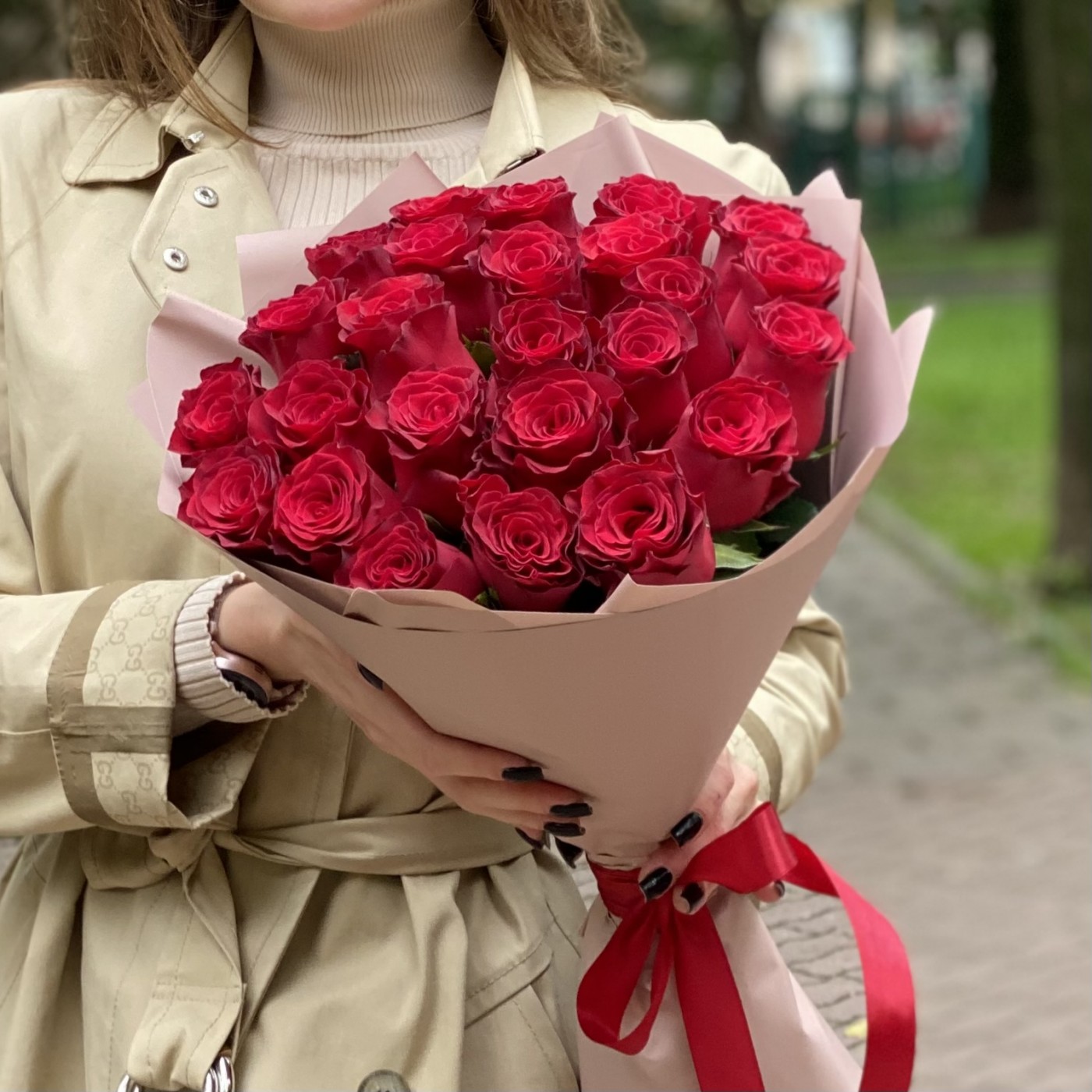 25 красных роз 50 см