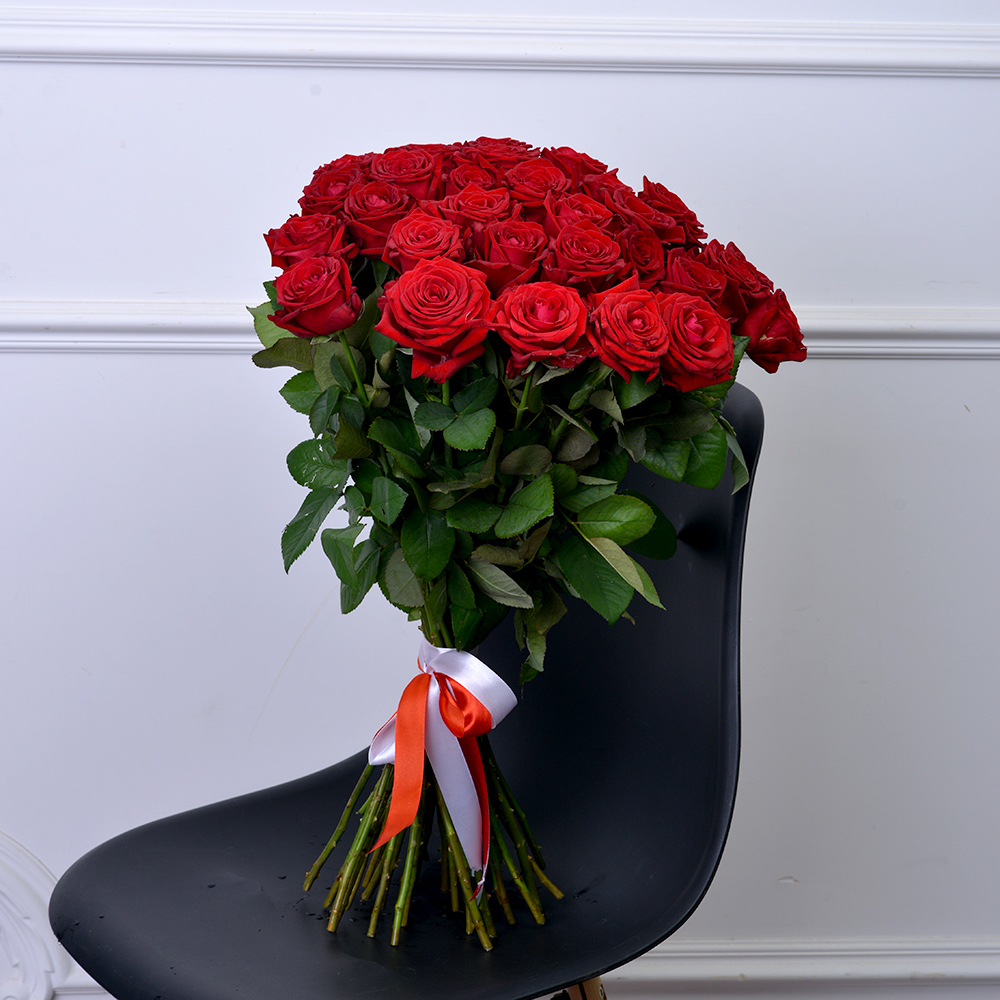 35 красных роз Premium 60 см