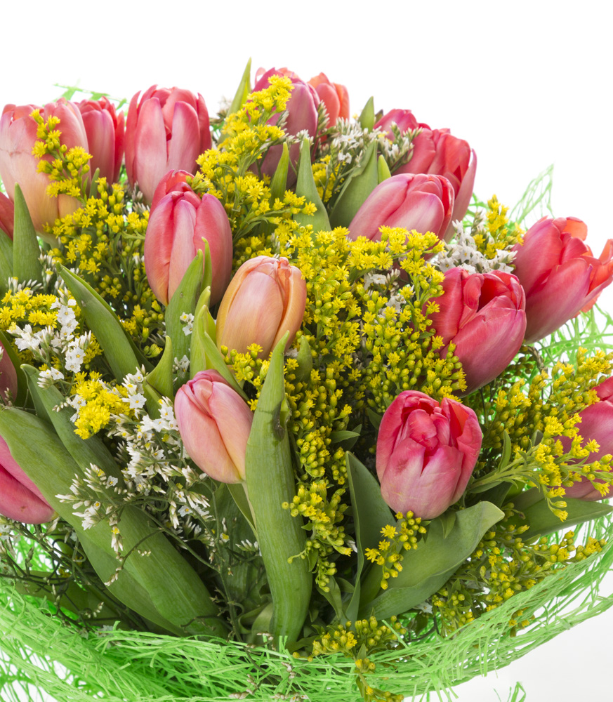 Букет из тюльпанов, солидаго и лимониума
