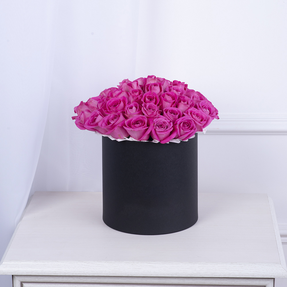 Букет из 35 розовых роз в черной шляпной коробке