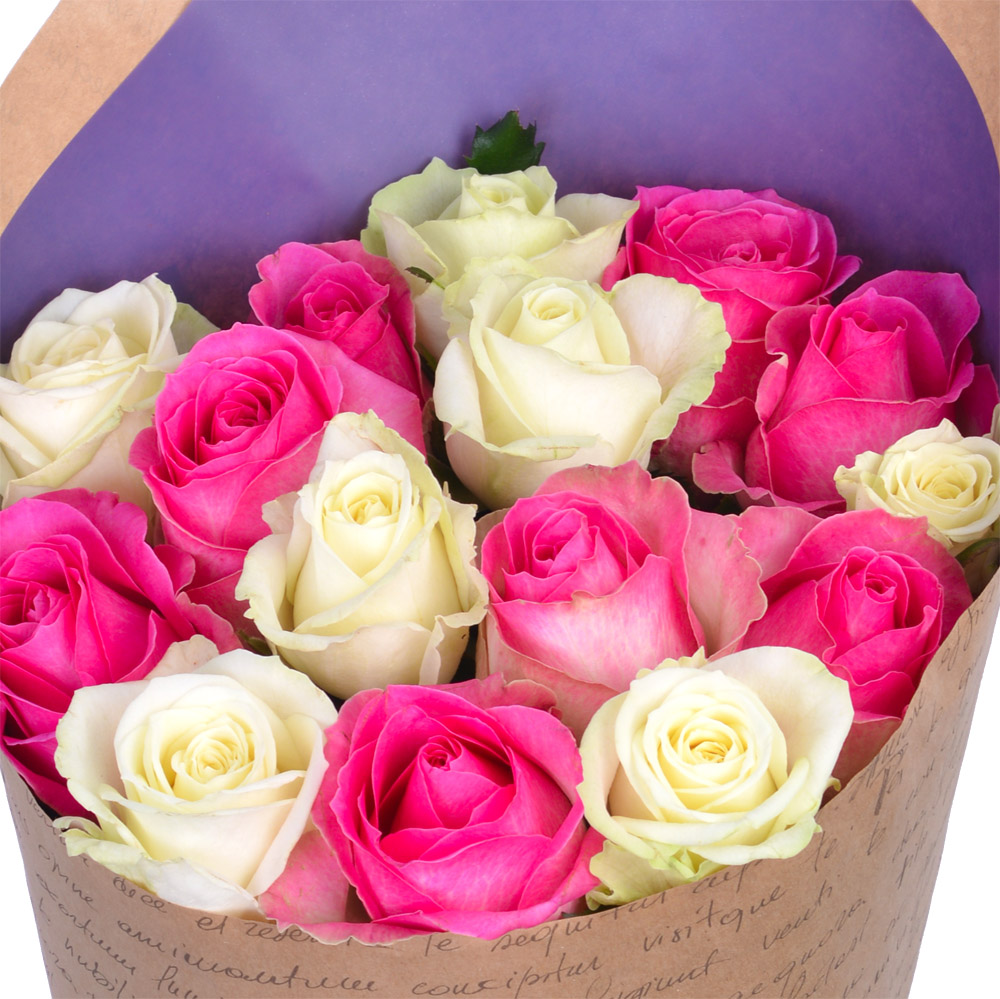 Букет из 15 белых и розовых роз 60 см