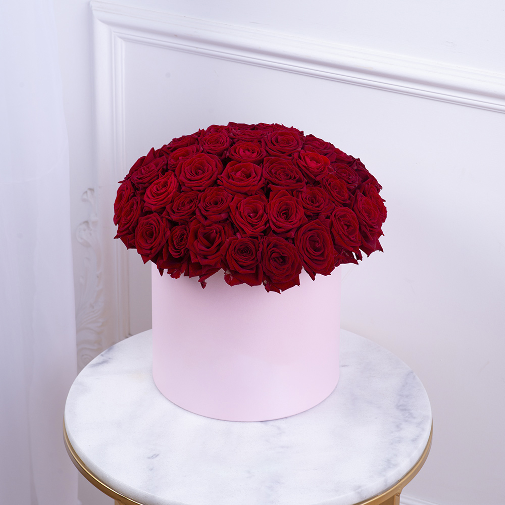 Букет из 51 красной розы premium в розовой шляпной коробке