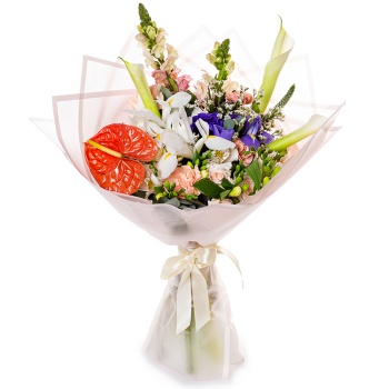 Букет из гвоздик, калл и фрезии