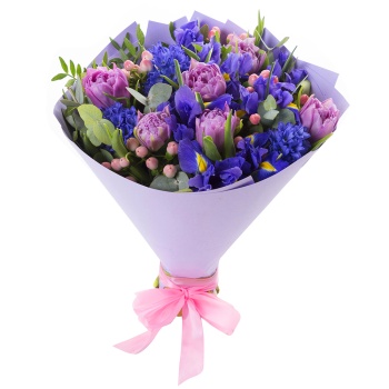 Букет из тюльпанов, ириса и гиперикума