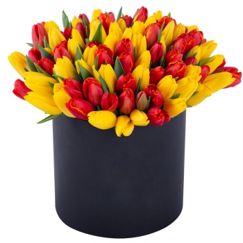 Букет из 101 разноцветного тюльпана в черной шляпной коробке