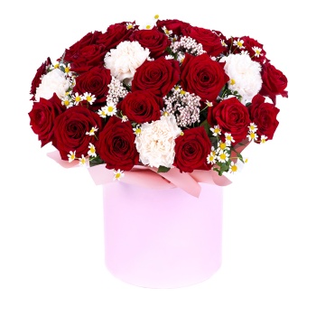 Шляпная коробка из роз и гвоздик