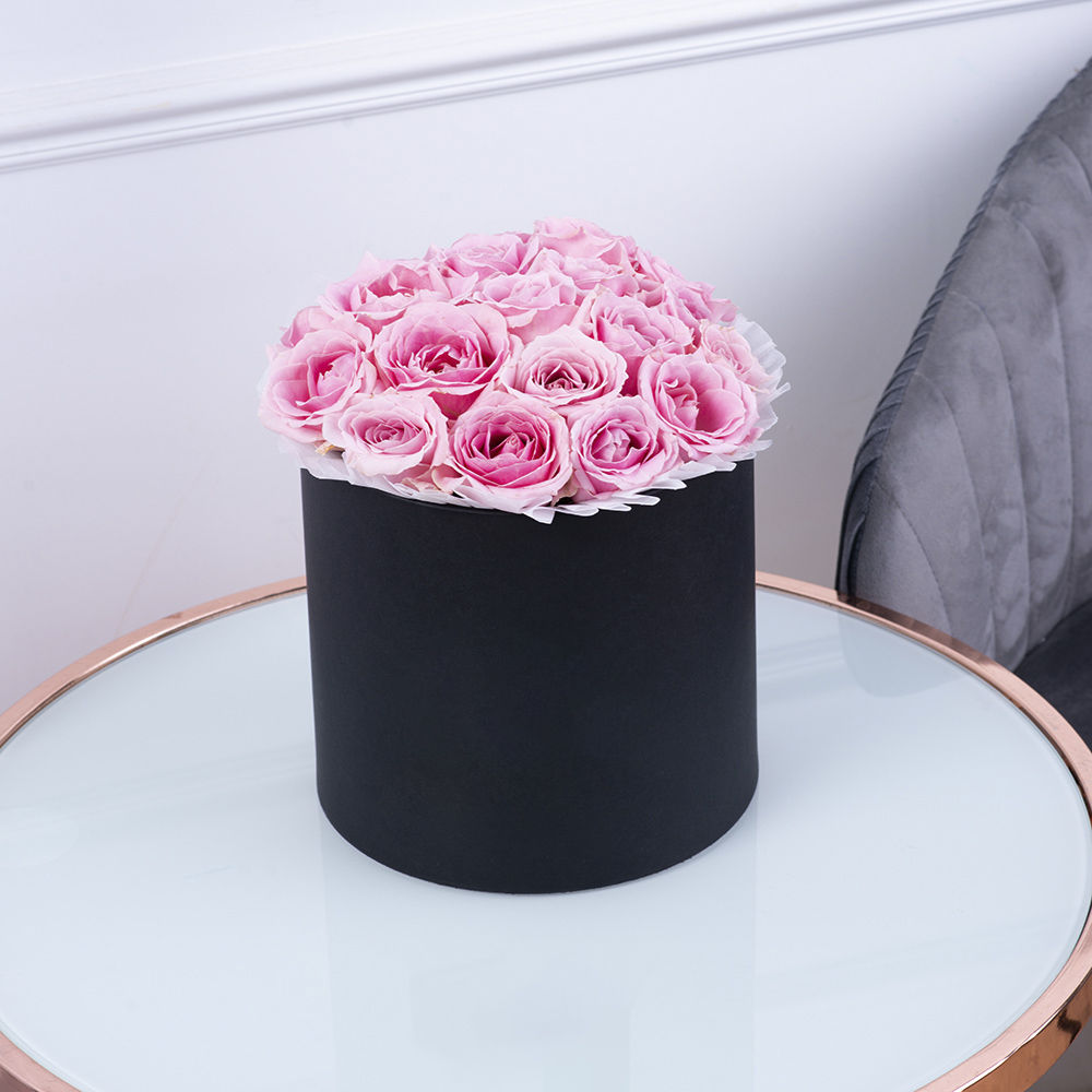 Букет из 19 розовых роз premium в черной шляпной коробке