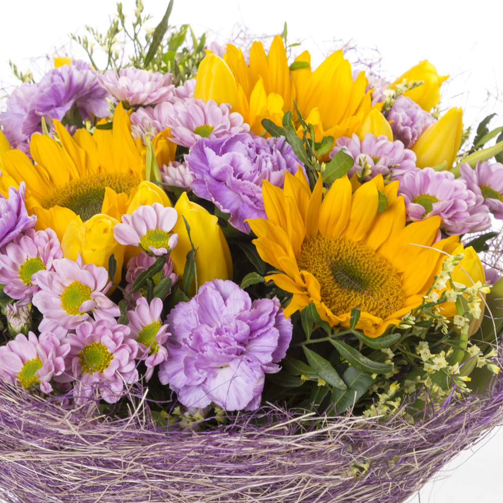 Букет с подсолнухом и тюльпанами